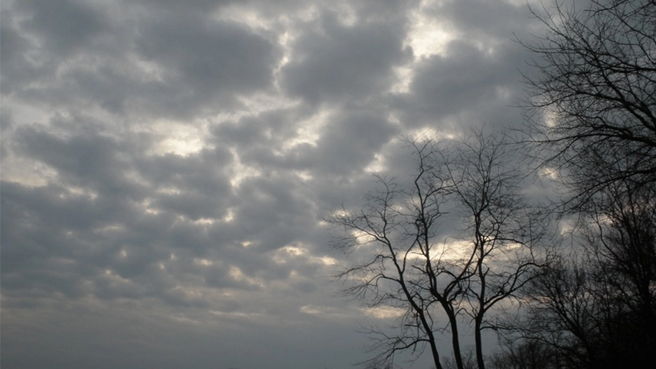 توقعات بطقس غير مستقر مع فرص هطول أمطار متفرقة في البلاد